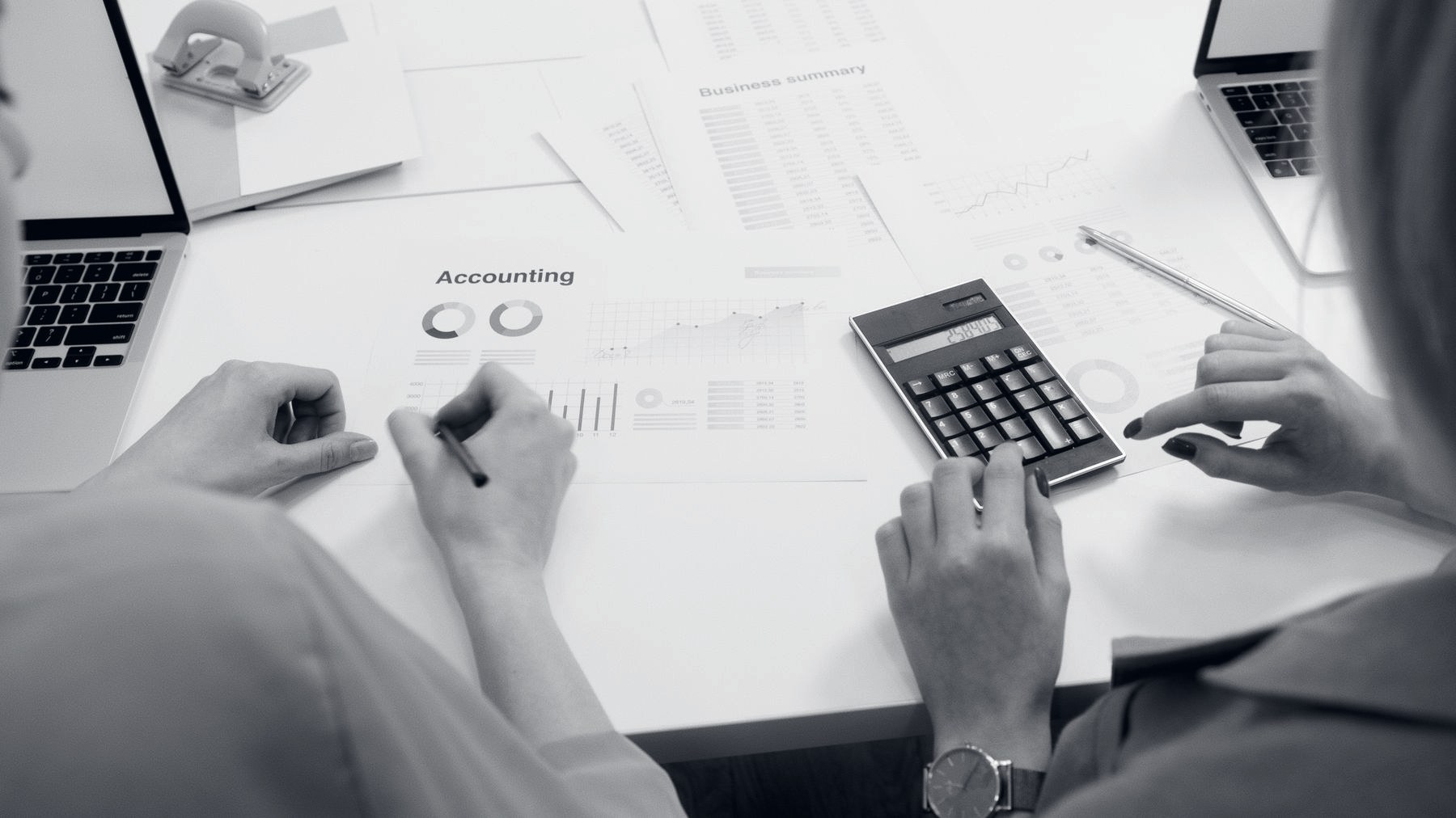 Cloud bookkeeping on a laptop at an accounting desk